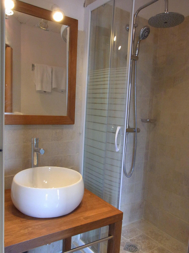 Bathroom 4, Constantin, Bouches-du-Rhône