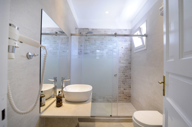 Bathroom 3, Hotel Anna, South Aegean