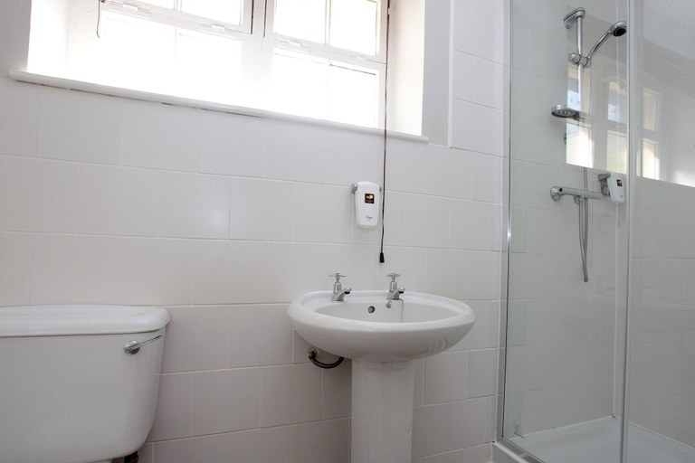 Bathroom 3, Fox & Goose, Barrow Gurney by Marston's Inns, North Somerset