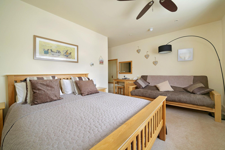 Bedroom 3, Mason's Arms, Somerset