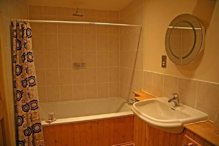 Bathroom 3, The Brace of Pheasants, Dorset