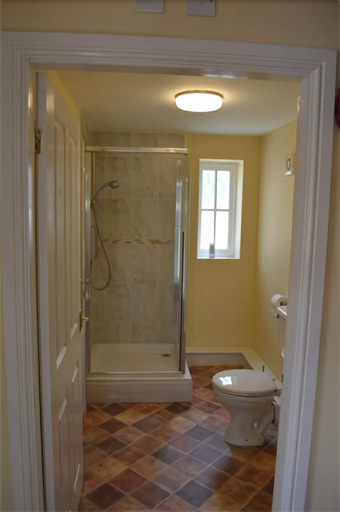 Bathroom, The Red Lion, Lincolnshire