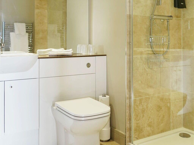 Bathroom 3, The White Hart, Swindon