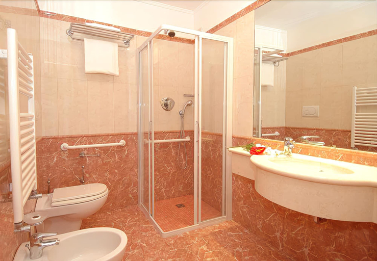 Bathroom 4, Leon d'Oro, Palermo