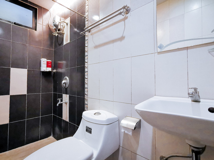 Bathroom 12