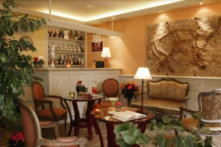 Public Area 2, Hostellerie Du Passeur, Dordogne