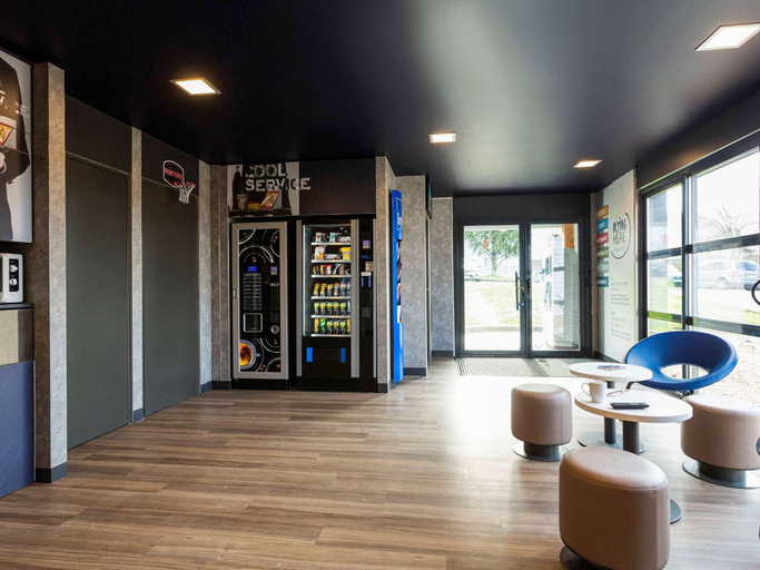Public Area 3, ibis budget Angoulême Nord, Charente