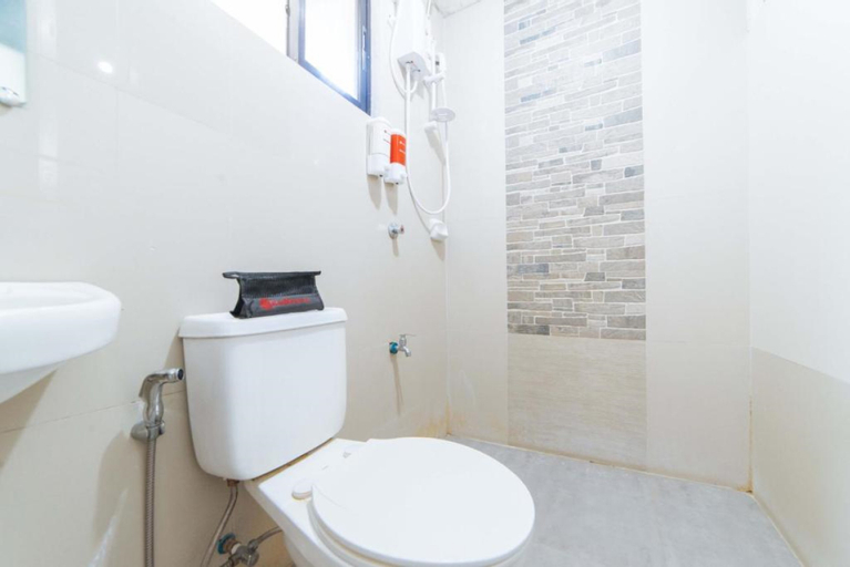 Bathroom 23