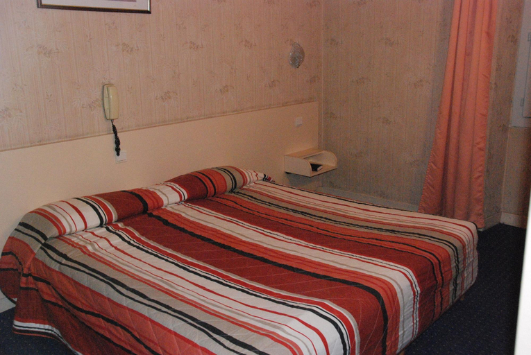 Bedroom 4, Hotel Acropolis, Hautes-Pyrénées