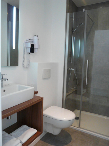 Bathroom 4, Hôtel Mary's - Caen Gare SNCF Centre, Calvados