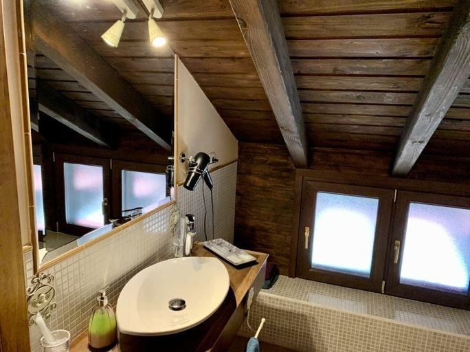 Bathroom 4, La Casa Del Puente, Cantabria