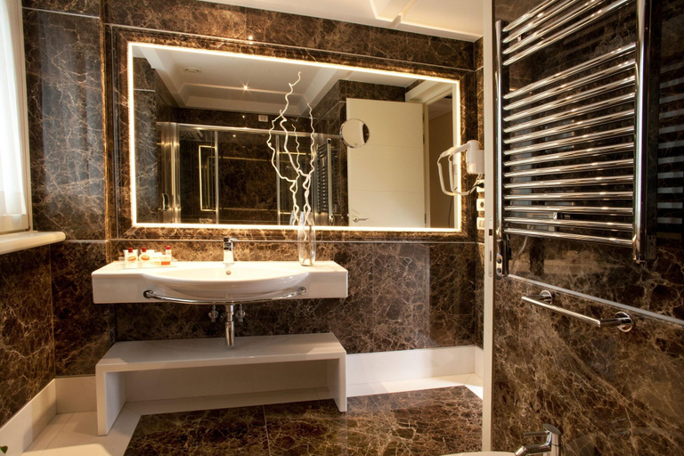 Bathroom 5, Piccolo Borgo, Rome