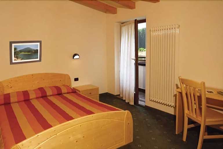 Bedroom 4, Hotel Italia, Trento