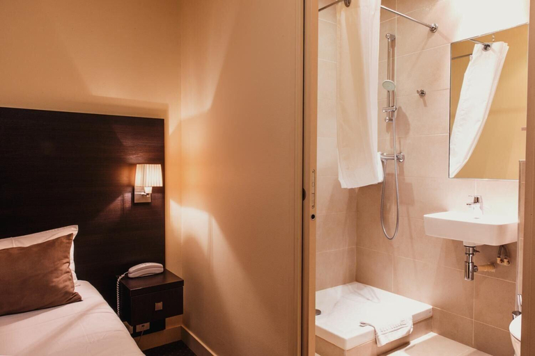 Bathroom 3, Hotel Astrid, Calvados