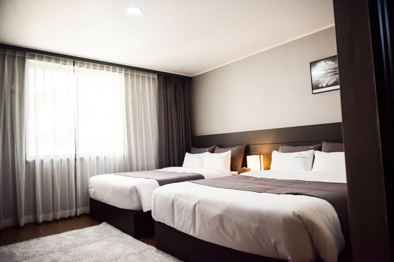 Bedroom 3, B.Cent Hotel, Dong