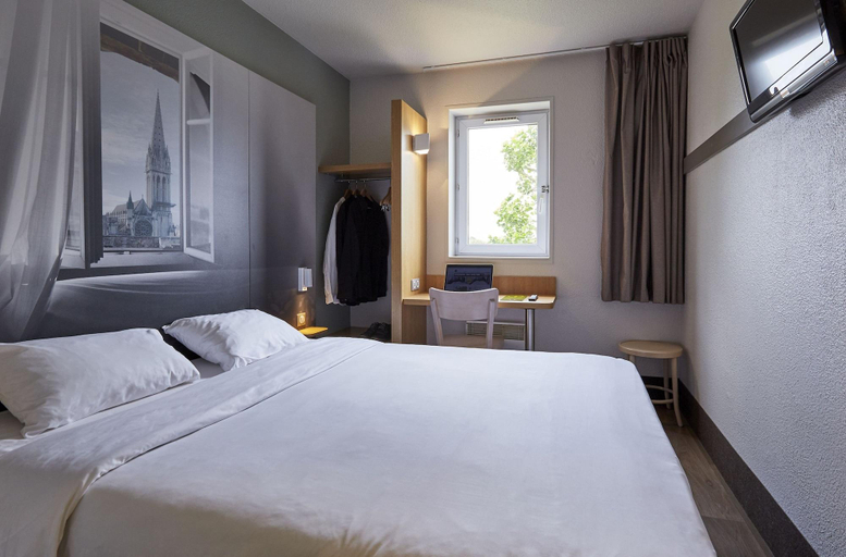 Bedroom 2, B&B HOTEL Caen Mémorial, Calvados