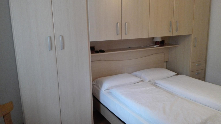 Bedroom 3, Garnì Astor, Belluno