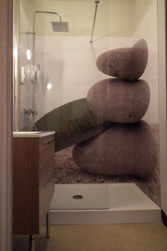 Bathroom 4, Aviation Hotel, Puy-de-Dôme