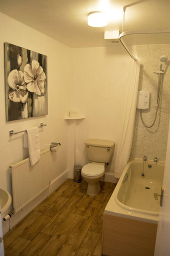Bathroom 5, Buccleuch Arms Hotel & Restaurant, Dumfries and Galloway