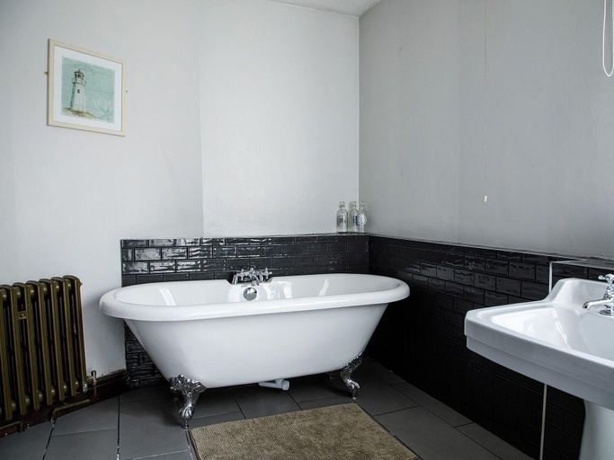Bathroom 3, Old Crown Hotel, Birmingham