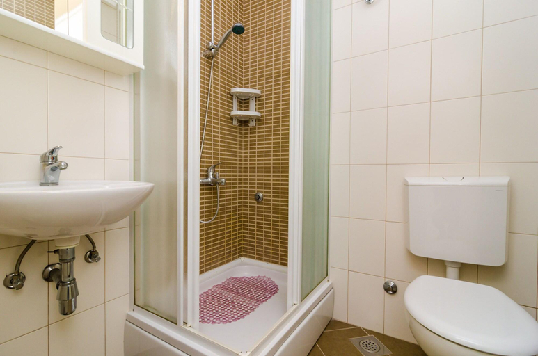 Bathroom 3, Nikola Apartments, Dubrovnik