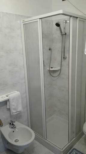 Bathroom 4, Garnì Astor, Belluno
