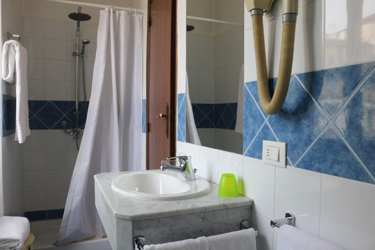 Bathroom 5, Hotel Italia, Torino