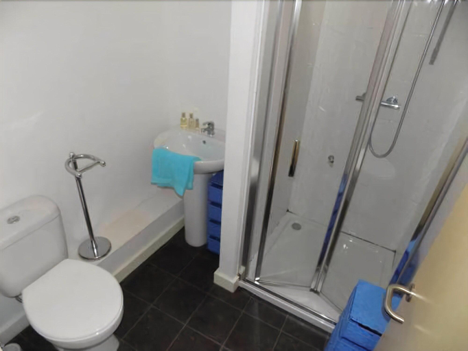 Bathroom 5, Albion Apartments, Bradford