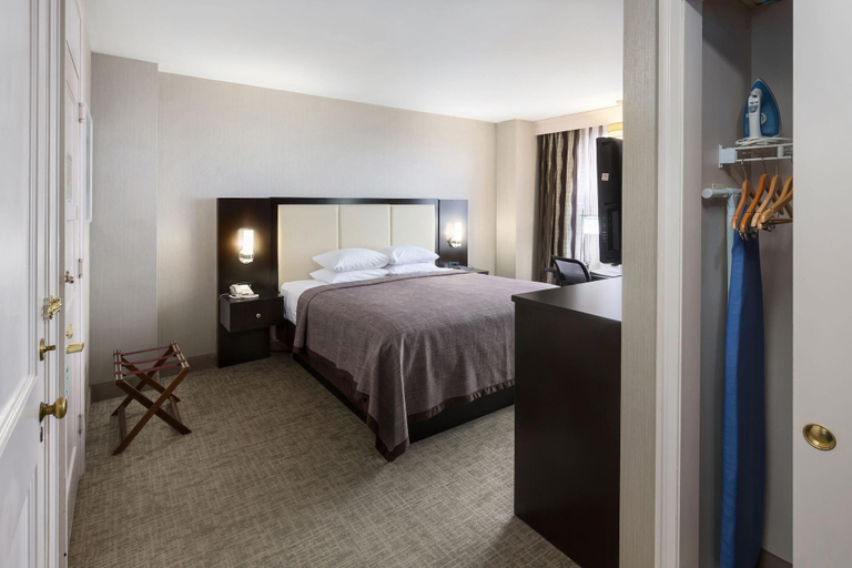 Bedroom 3, Park Place Hotel, Grand Traverse