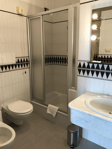 Bathroom 4, Hotel Riviera, Brescia