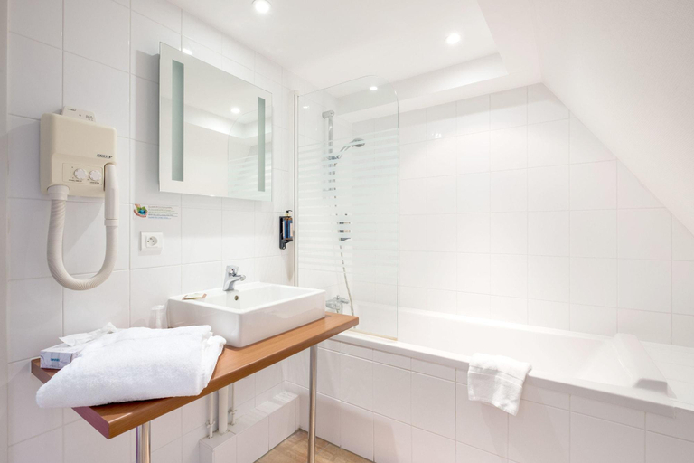 Bathroom 3, Hotel Restaurant IL PORTICO DE NOTRE DAME, Bas-Rhin