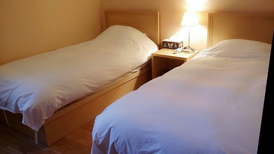 Bedroom 3, Jeonju Tourist Hotel, Jeonju