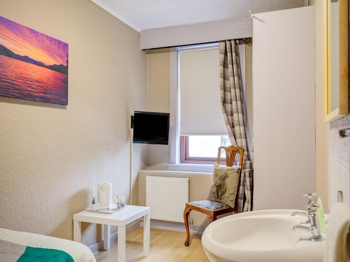 Bathroom 5, Lomond Park Hotel   , West Dunbartonshire