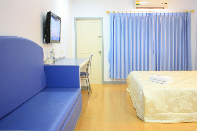 Bedroom 2, P.A. Ville Hotel, Muang Nakhon Sawan