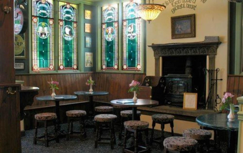 Public Area, County Clare Irish Hotel & Pub, Milwaukee