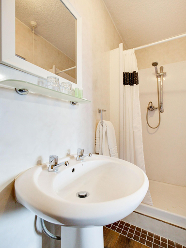 Bathroom 5, Lomond Park Hotel , West Dunbartonshire