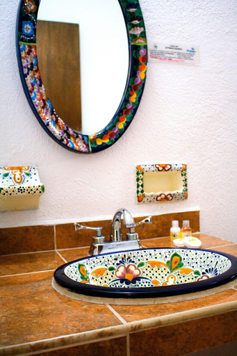Bathroom, Hotel Bahía Huatulco, Dist. Pochutla