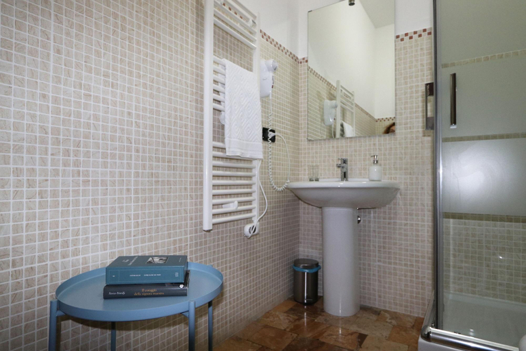 Bathroom 4, B&B Palazzo de "Il Nuovo Duca Minimo", Pescara
