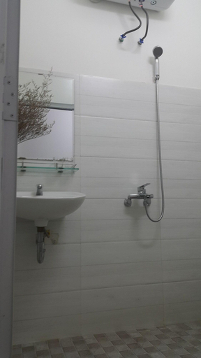 Bathroom 4, Lien's Beach Hostel, Da Nang