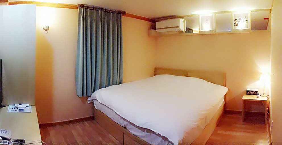 Bedroom 3, Jeonju Tourist Hotel, Jeonju