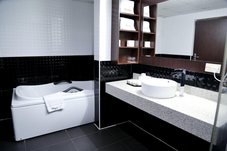 Bathroom, Alisa North Ridge, Accra