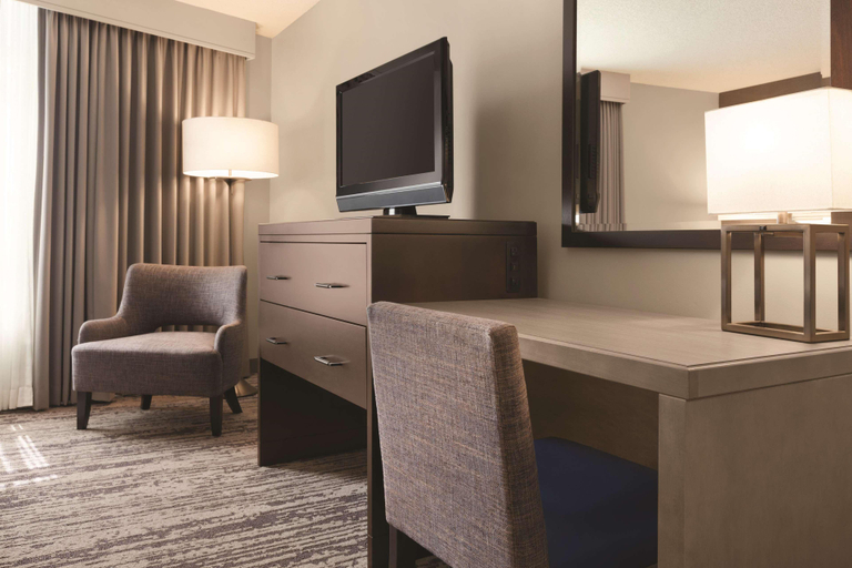 Bedroom 3, Embassy Suites by Hilton Atlanta at Centennial Olympic Park, Atlanta