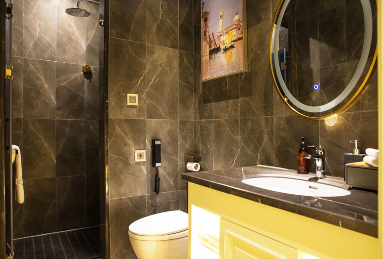 Bathroom 4, Center Hotel (Xi'an Bell Tower), Xi'an