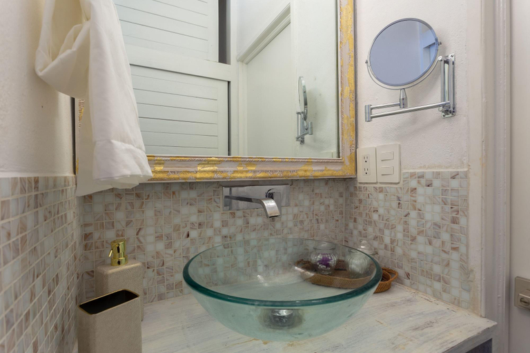 Bathroom 5, Lotus Beach Hotel - Adults Only, Isla Mujeres