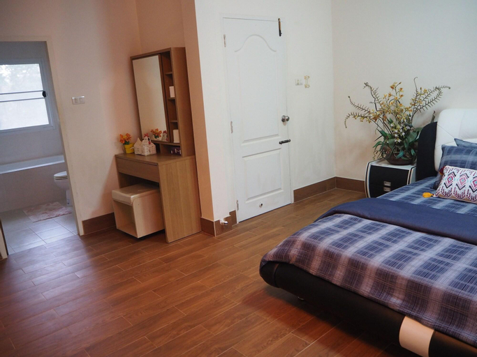 Bedroom 5, Baantai Homestay, Pathiu