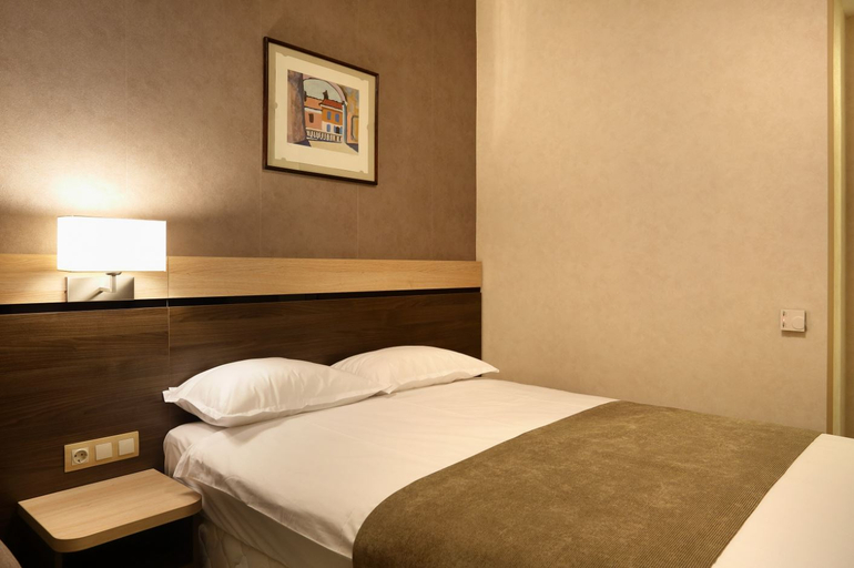 Bedroom, Dunav Plaza Hotel, Rousse