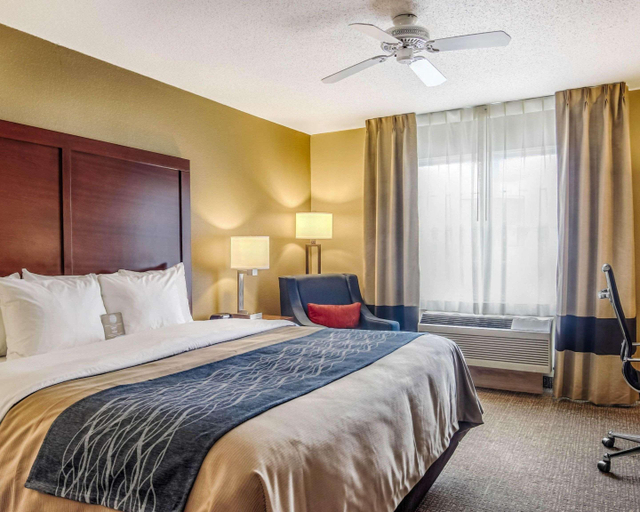 Bedroom 3, Comfort Inn & Suites Grafton-Cedarburg, Ozaukee