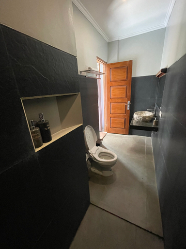 Bathroom 4, The Belong Guesthouse Canggu, Badung