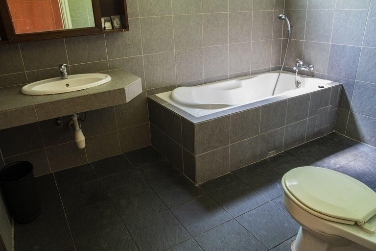 Bathroom 4, Pirate Island Resort & Theme Park Melaka, Malacca City