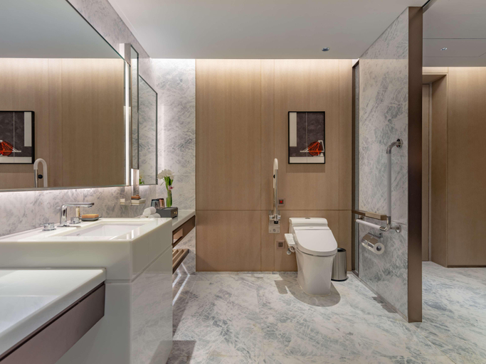 Bathroom 5, Hilton Shenzhen World Exhibition & Convention Cent, Shenzhen